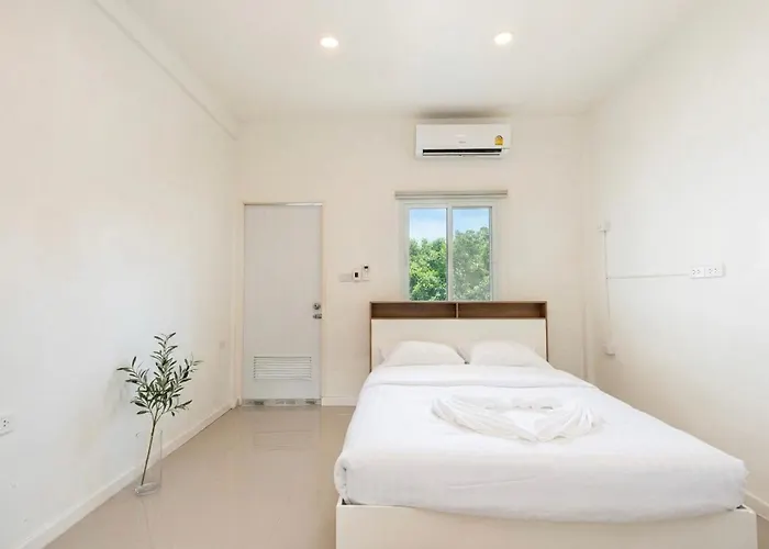 Spacious 4br Khao San Area 5 Bath Bangkok
