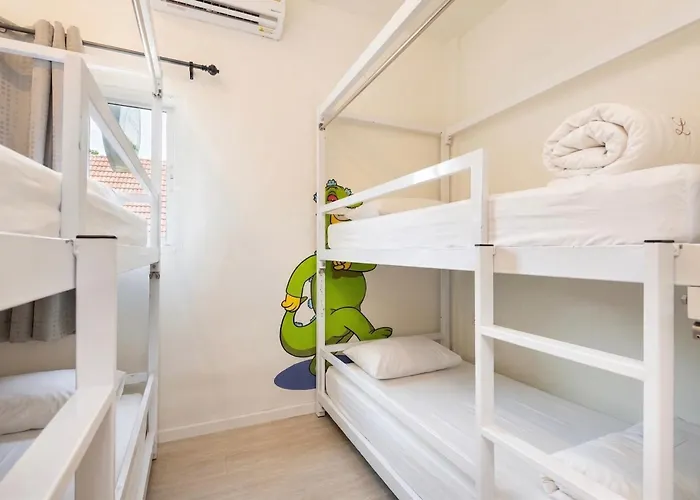 Spacious 4br Khao San Area 5 Bath Apartment Bangkok