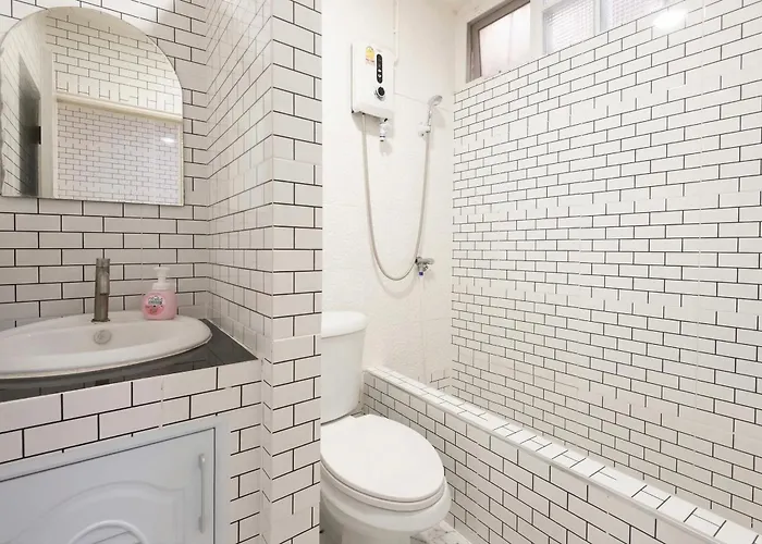 Spacious 4br Khao San Area 5 Bath Apartment