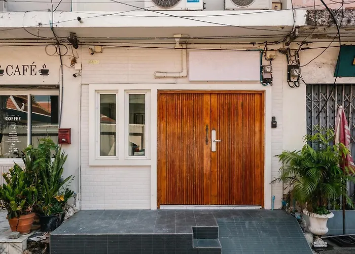 Spacious 4br Khao San Area 5 Bath Apartment Bangkok