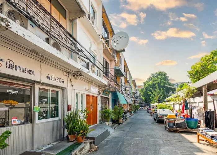 Spacious 4br Khao San Area 5 Bath Apartment
