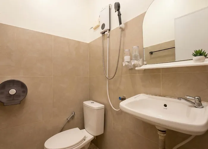 Spacious 4br Khao San Area 5 Bath Apartment *